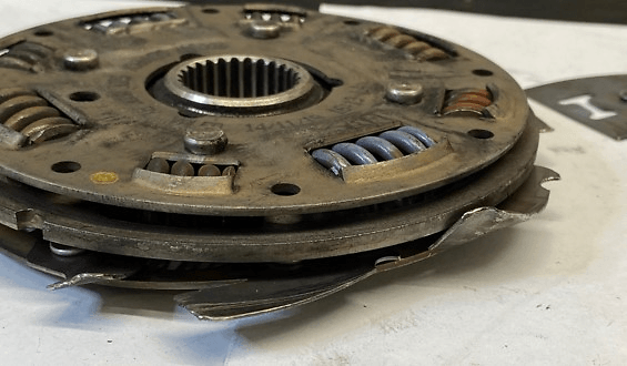 RUPTURA DO DISCO POR BINÁRIO EXCESSIVO